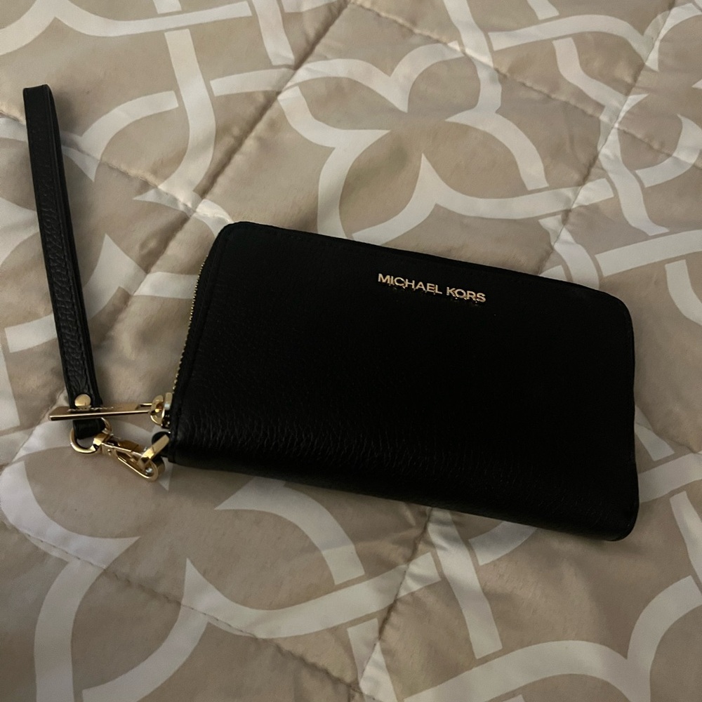 Michael Kors Zip around wallet